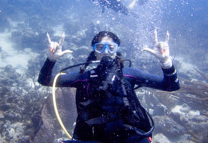 Sara Foz SCUBA diving